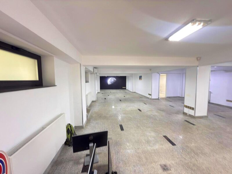 Aviatorilor, Kiseleff spatiu open space, parter coborat demisol, stradal